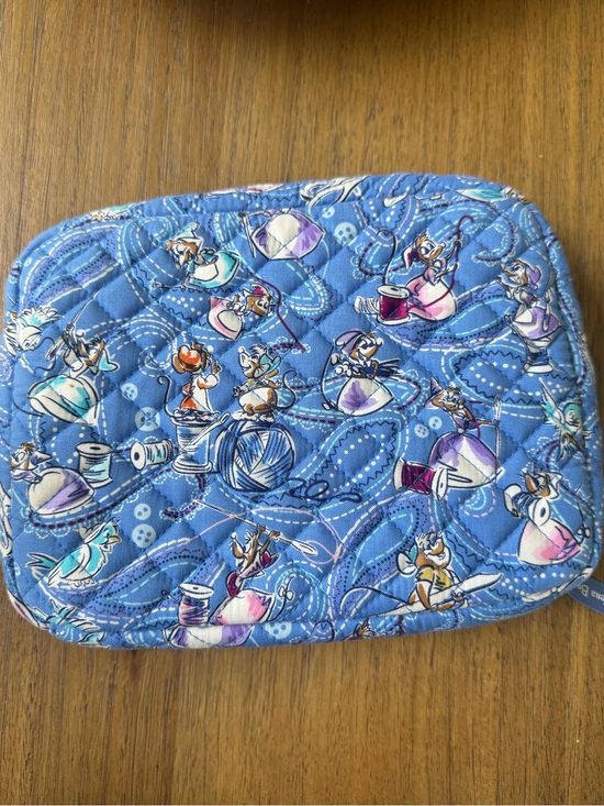 Vera Bradley Handbags - NWT Vera Bradley Cinderella Cord Organizer!